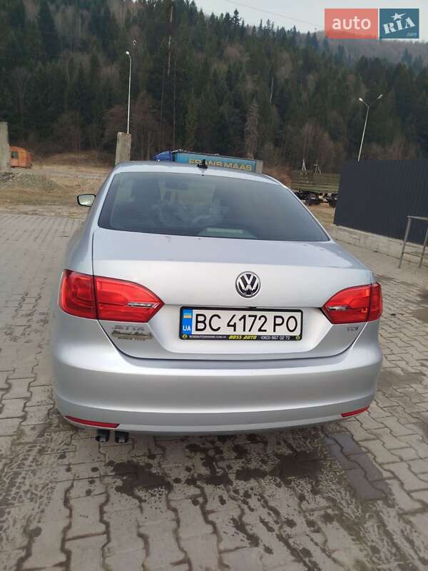 Седан Volkswagen Jetta 2014 в Львове