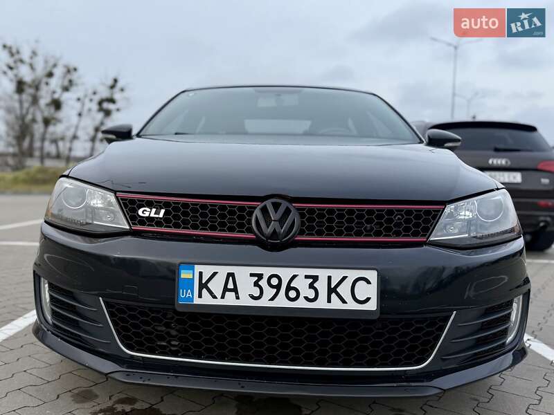Седан Volkswagen Jetta 2013 в Києві