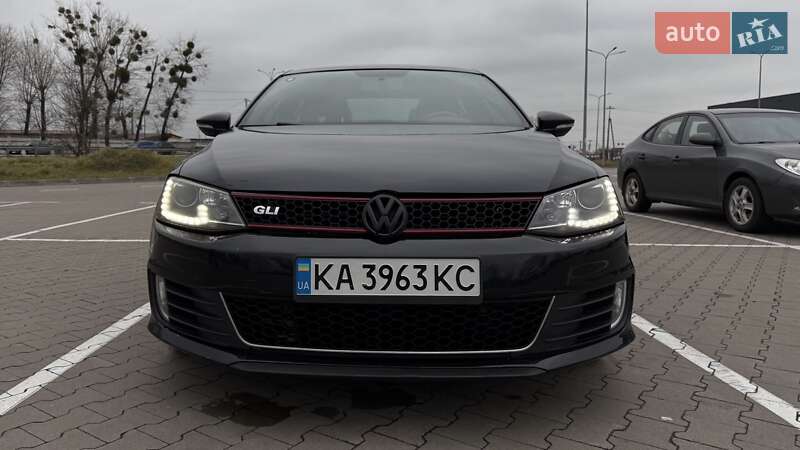 Седан Volkswagen Jetta 2013 в Києві