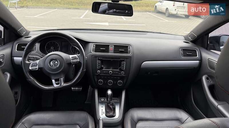 Седан Volkswagen Jetta 2013 в Києві