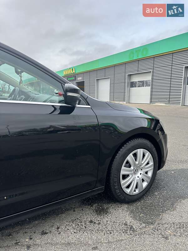 Седан Volkswagen Jetta 2012 в Києві