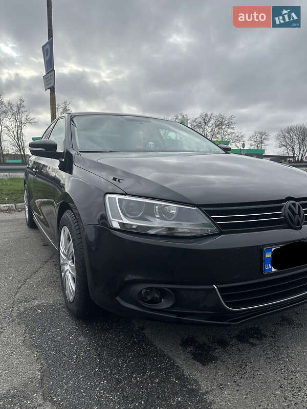 Седан Volkswagen Jetta 2012 в Києві