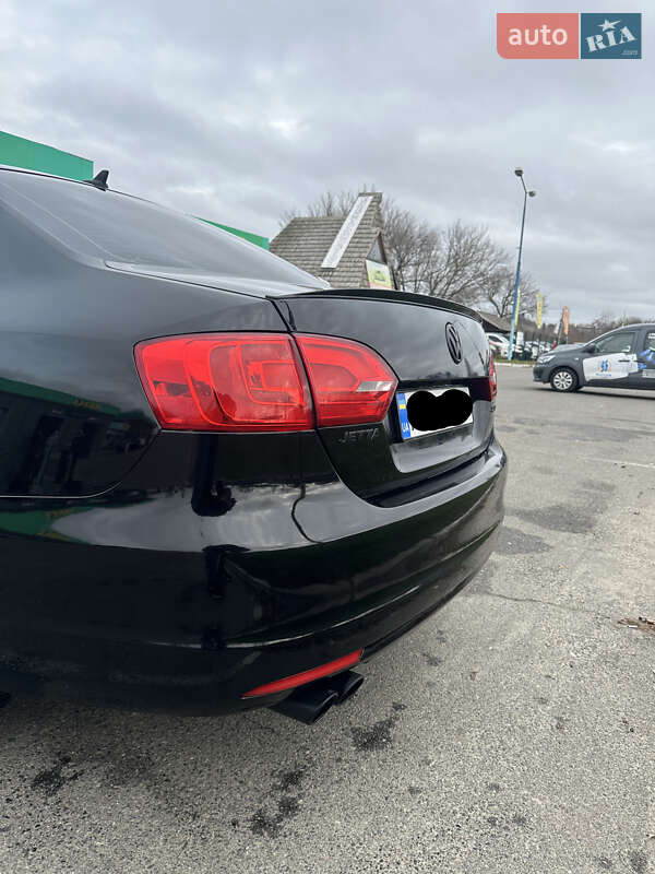 Седан Volkswagen Jetta 2012 в Києві