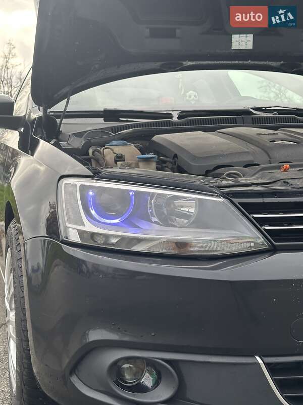 Седан Volkswagen Jetta 2012 в Києві