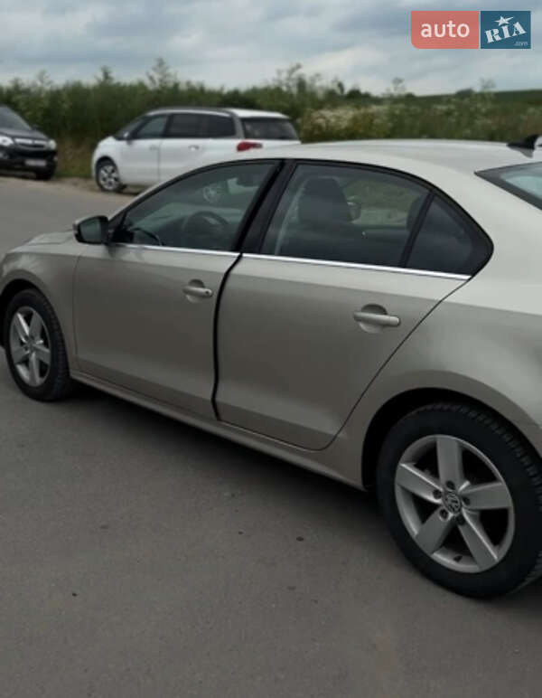 Седан Volkswagen Jetta 2012 в Тернополе