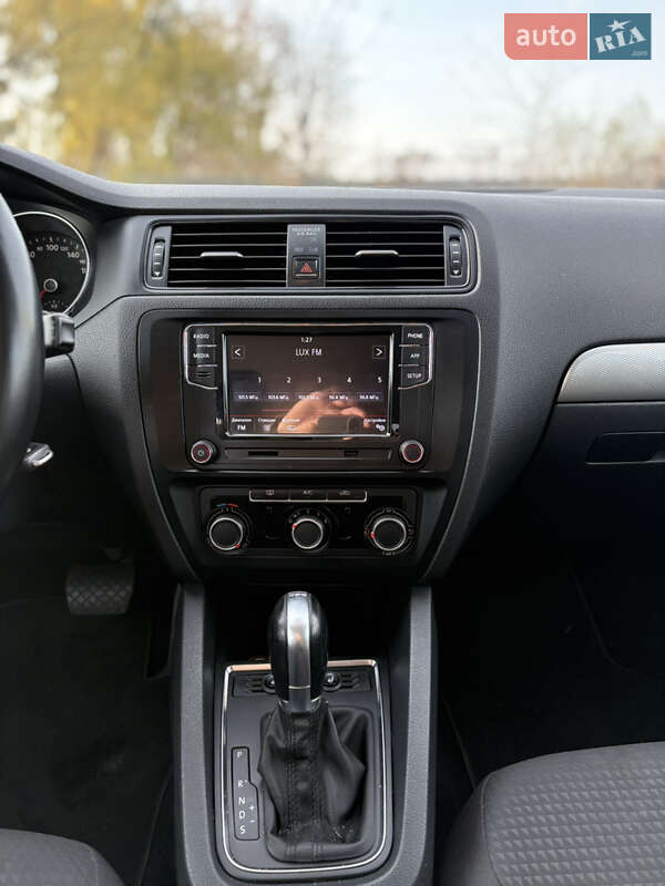 Седан Volkswagen Jetta 2016 в Киеве фото 12 Седан Volkswagen Jetta 2016 в Киеве