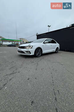 Седан Volkswagen Jetta 2016 в Киеве