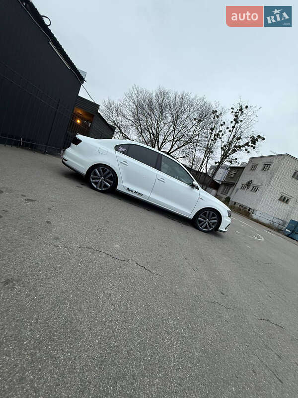 Седан Volkswagen Jetta 2016 в Киеве