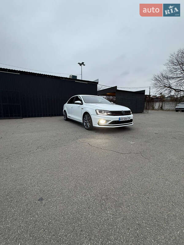 Седан Volkswagen Jetta 2016 в Киеве