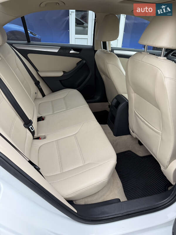 Седан Volkswagen Jetta 2016 в Києві