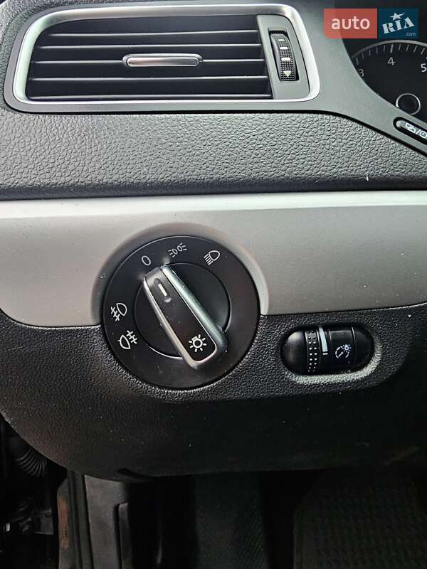 Седан Volkswagen Jetta 2013 в Киеве