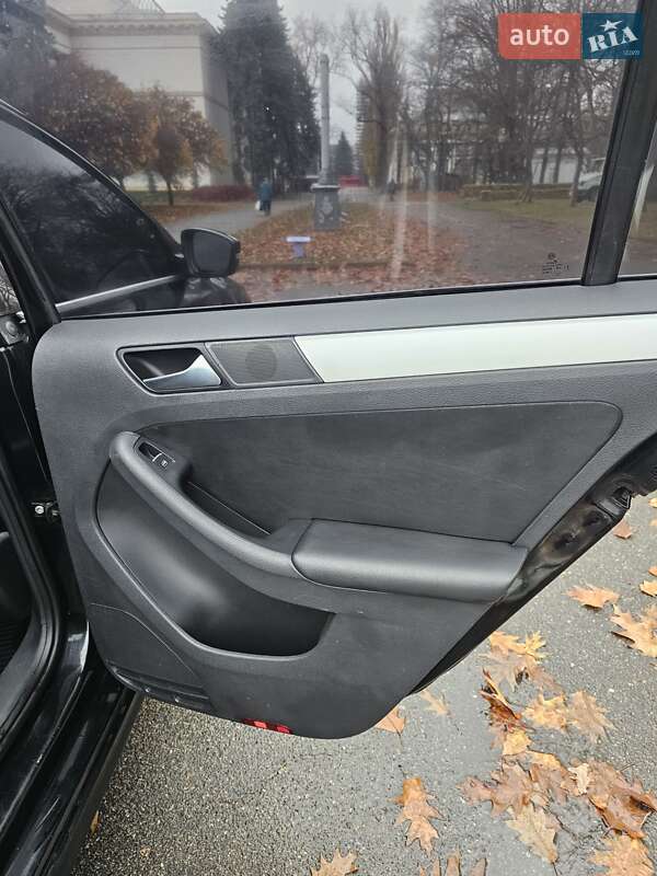 Седан Volkswagen Jetta 2013 в Киеве