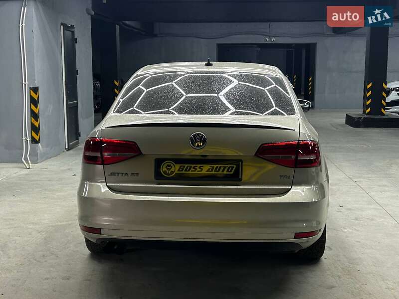 Седан Volkswagen Jetta 2014 в Чернівцях