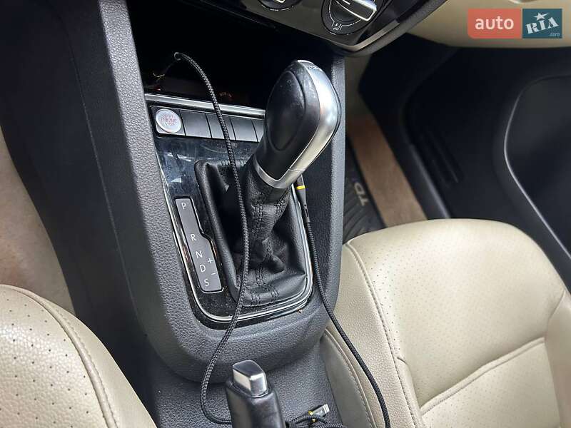 Седан Volkswagen Jetta 2014 в Чернівцях