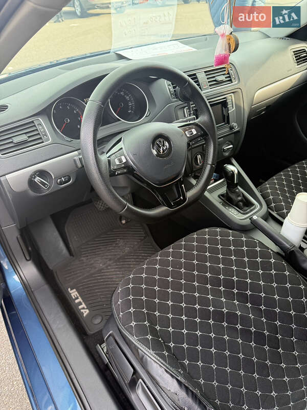 Седан Volkswagen Jetta 2016 в Києві