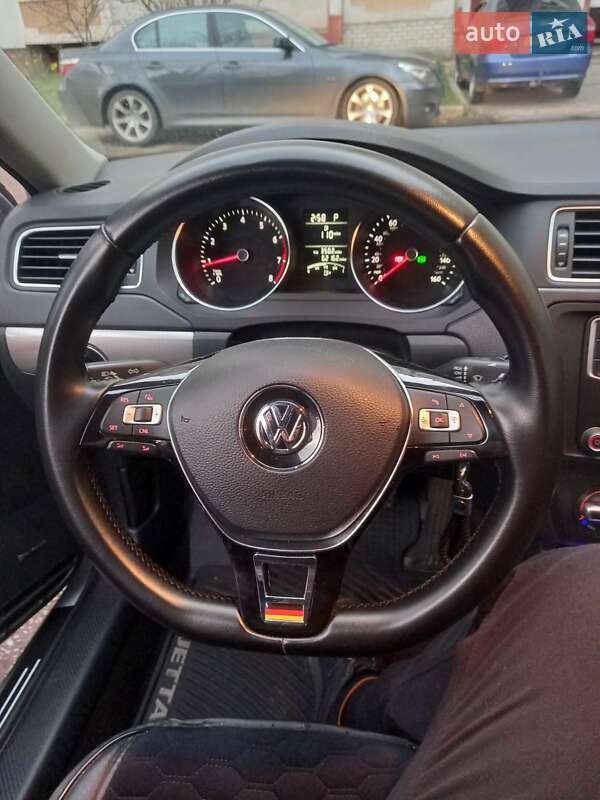 Седан Volkswagen Jetta 2016 в Чернігові