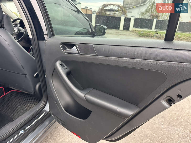 Седан Volkswagen Jetta 2014 в Вінниці