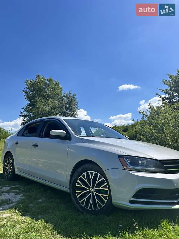 Седан Volkswagen Jetta 2016 в Чернігові
