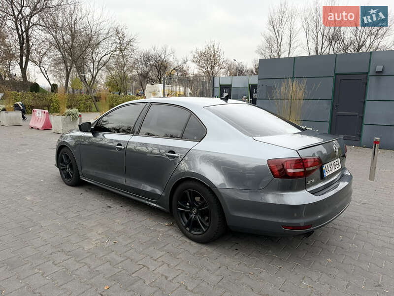 Седан Volkswagen Jetta 2016 в Києві