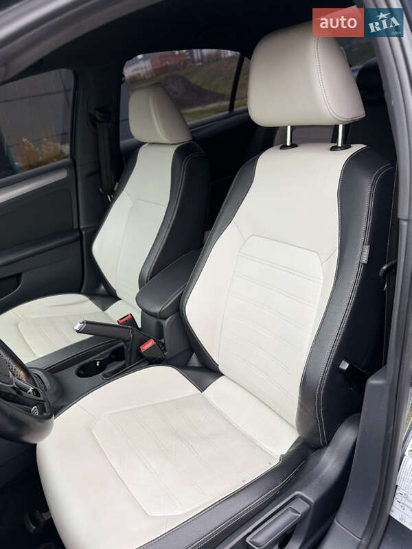 Седан Volkswagen Jetta 2016 в Києві