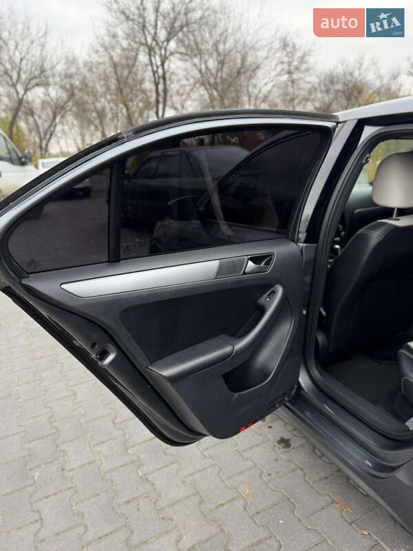 Седан Volkswagen Jetta 2016 в Києві