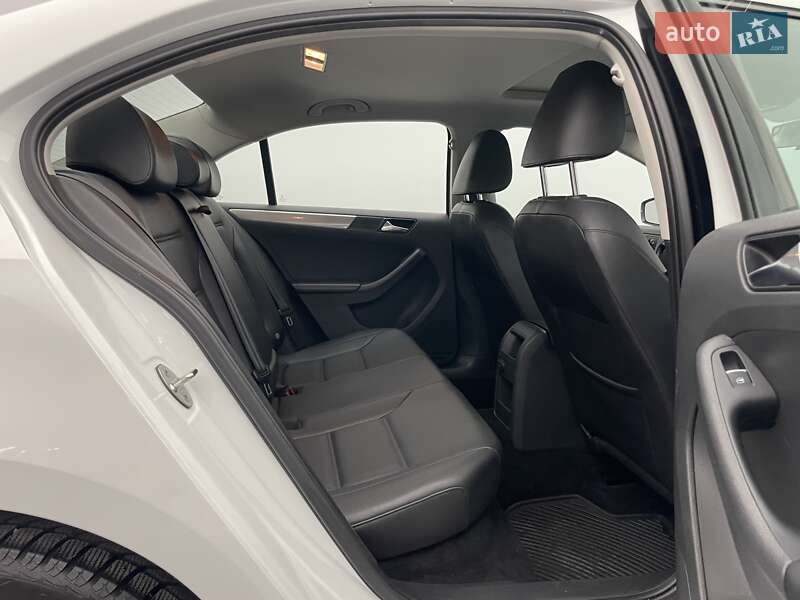 Седан Volkswagen Jetta 2016 в Киеве