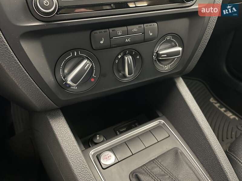 Седан Volkswagen Jetta 2016 в Киеве