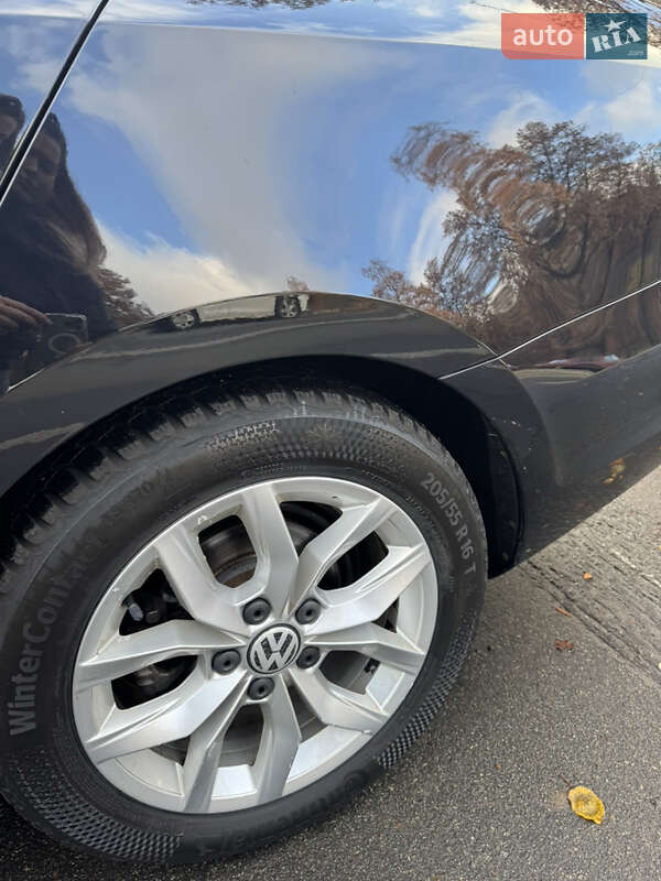 Седан Volkswagen Jetta 2016 в Києві