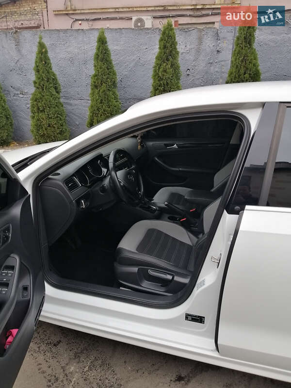 Седан Volkswagen Jetta 2016 в Киеве фото 11 Седан Volkswagen Jetta 2016 в Киеве