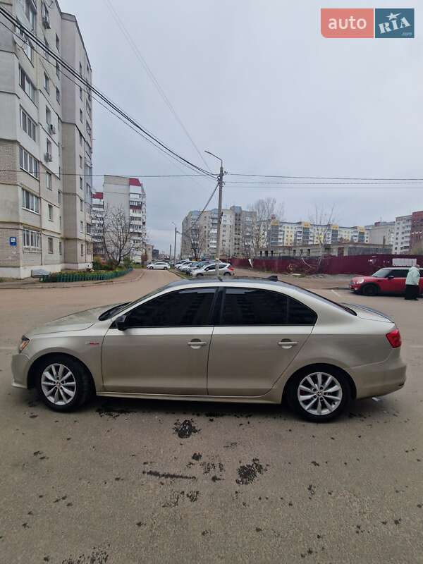 Седан Volkswagen Jetta 2015 в Житомирі