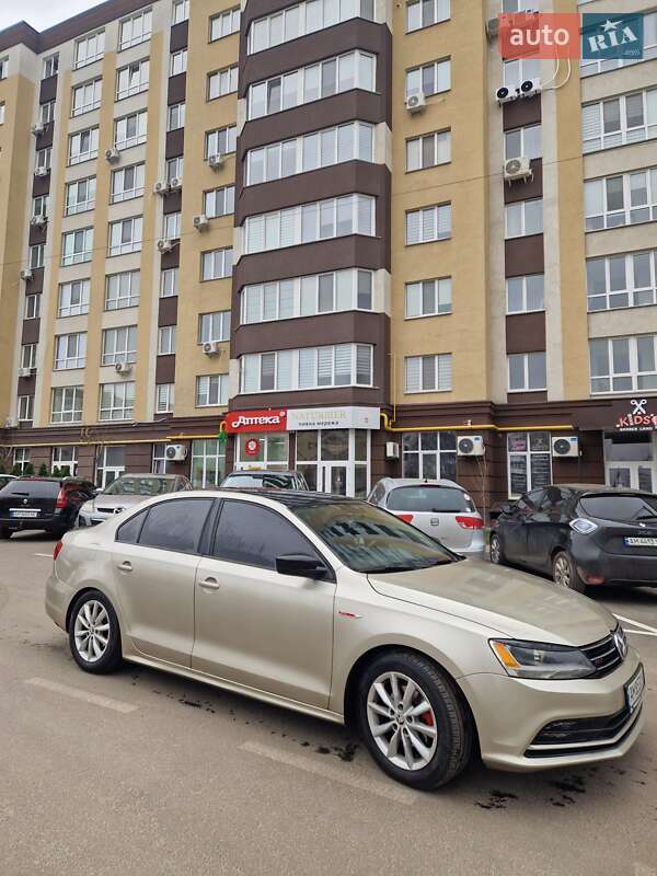 Седан Volkswagen Jetta 2015 в Житомирі