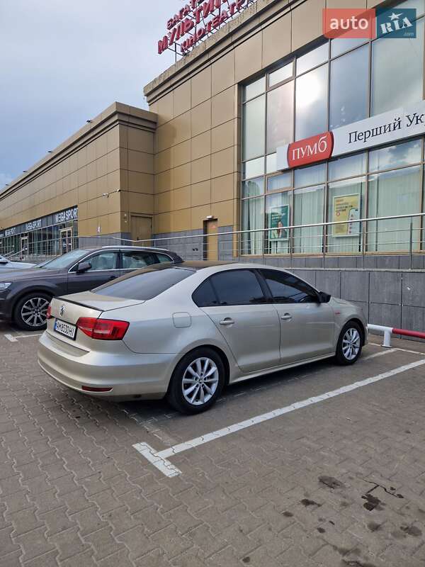 Седан Volkswagen Jetta 2015 в Житомирі