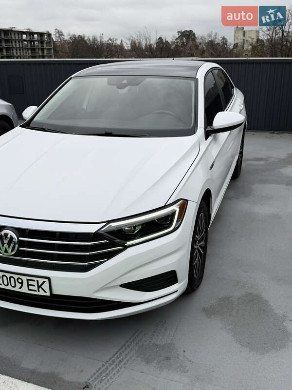 Седан Volkswagen Jetta 2019 в Киеве