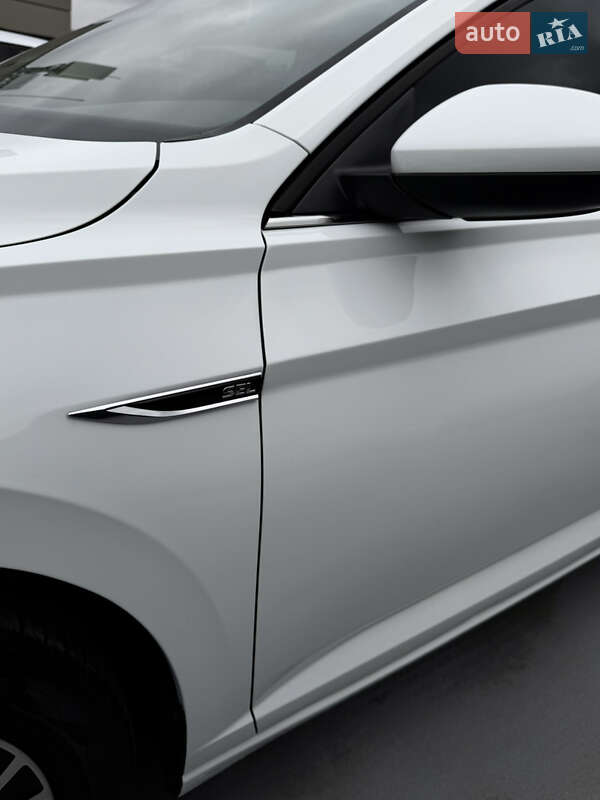 Седан Volkswagen Jetta 2019 в Киеве