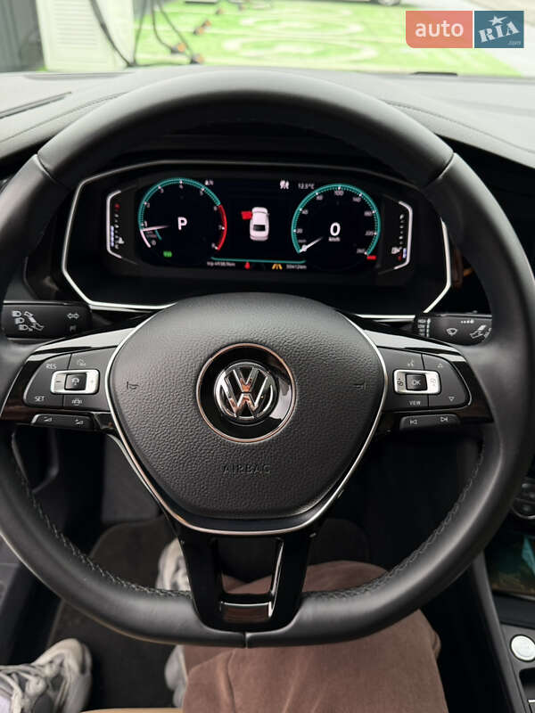 Седан Volkswagen Jetta 2019 в Киеве