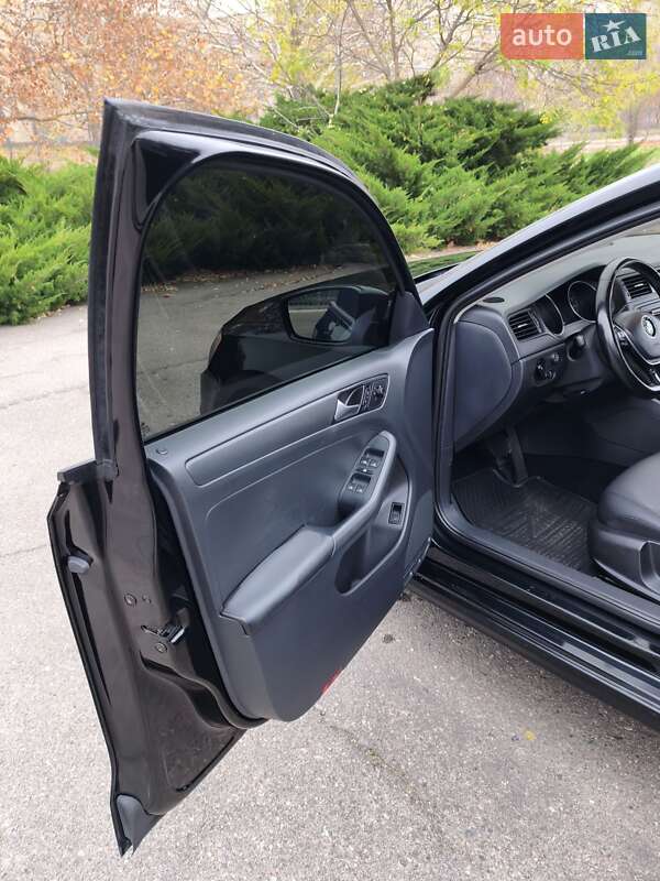 Седан Volkswagen Jetta 2014 в Миколаєві