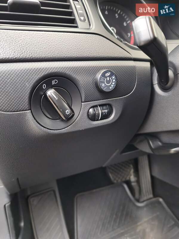 Седан Volkswagen Jetta 2014 в Миколаєві