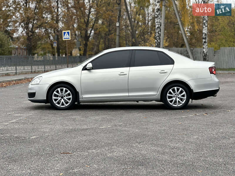 Седан Volkswagen Jetta 2010 в Первомайську