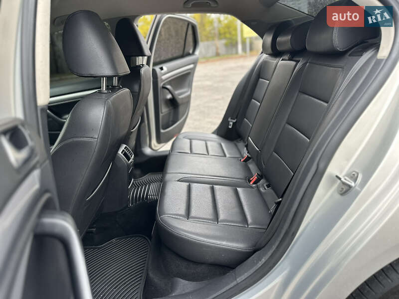 Седан Volkswagen Jetta 2010 в Первомайську