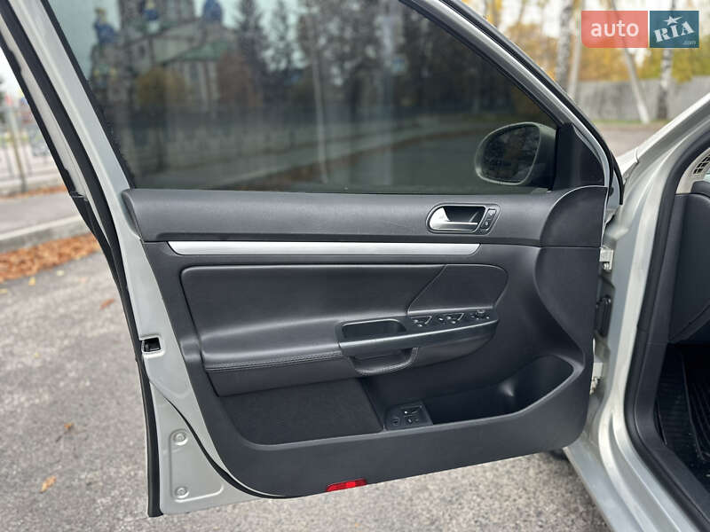 Седан Volkswagen Jetta 2010 в Первомайську