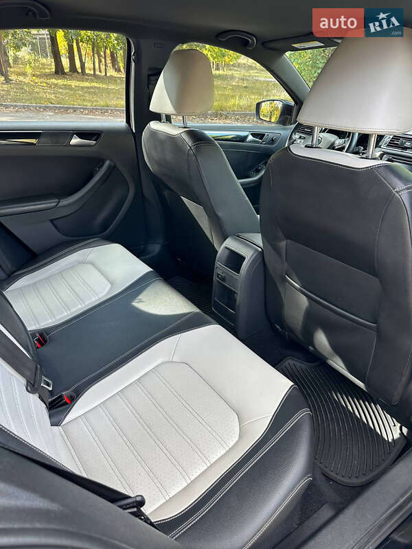Седан Volkswagen Jetta 2015 в Киеве фото 11 Седан Volkswagen Jetta 2015 в Киеве