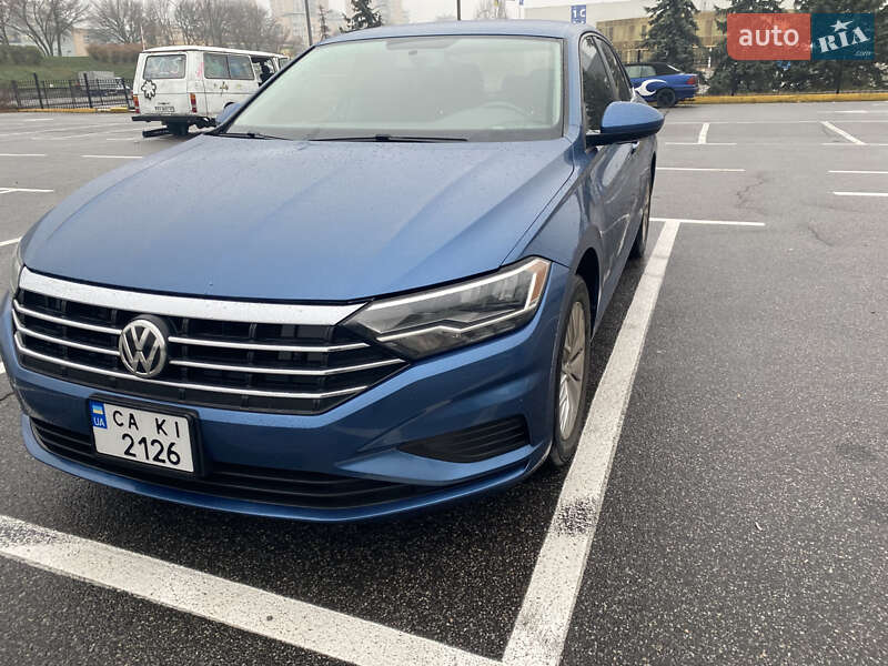 Седан Volkswagen Jetta 2019 в Киеве