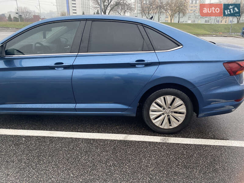 Седан Volkswagen Jetta 2019 в Киеве