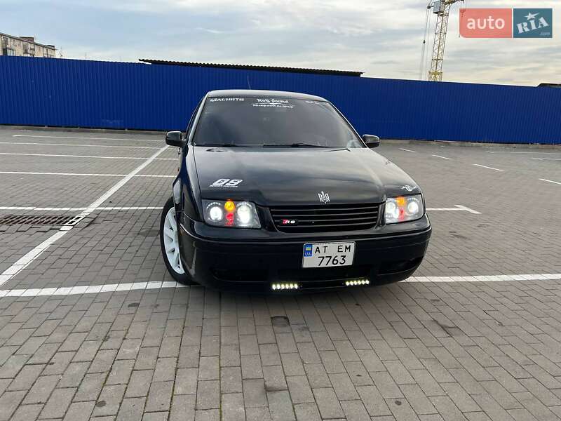 Седан Volkswagen Jetta 2003 в Калуше