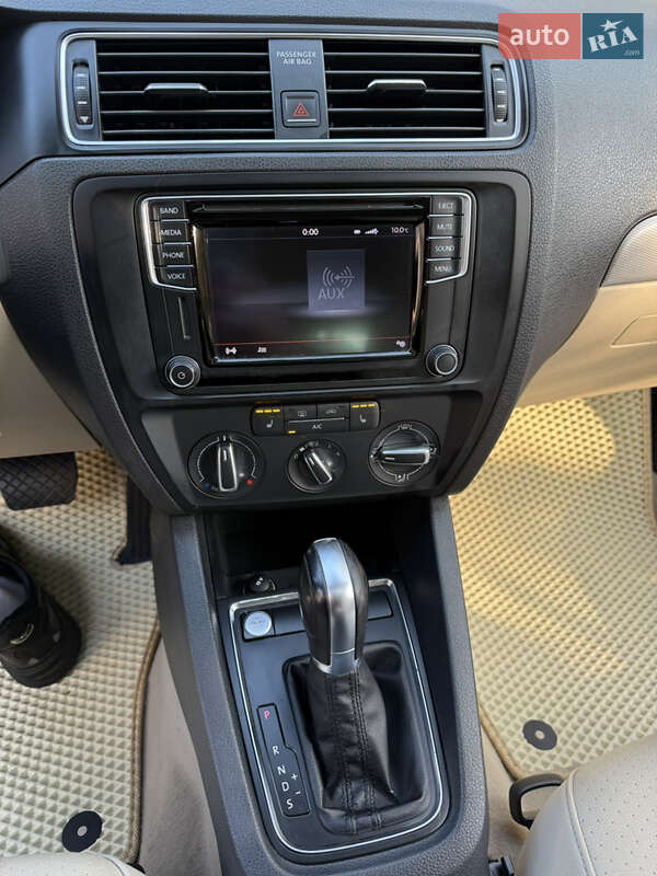 Седан Volkswagen Jetta 2016 в Запорожье