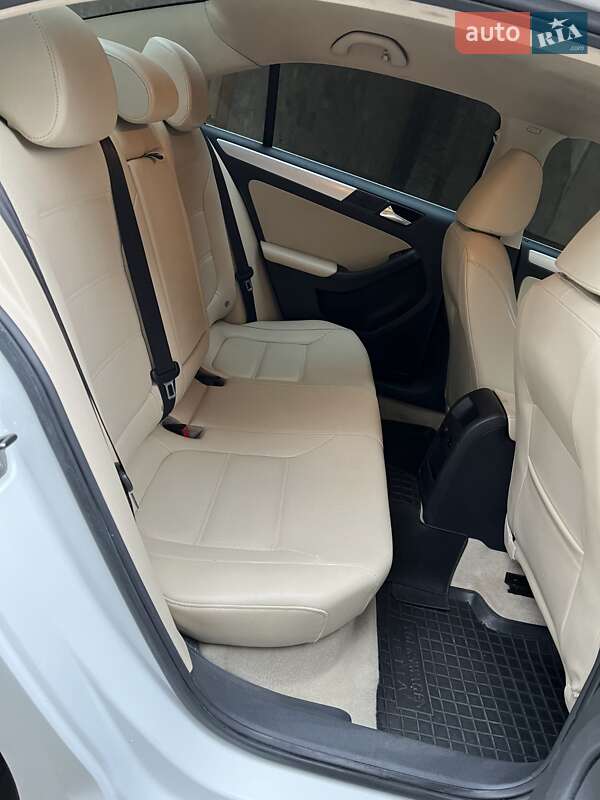 Седан Volkswagen Jetta 2013 в Києві фото 14 Седан Volkswagen Jetta 2013 в Києві