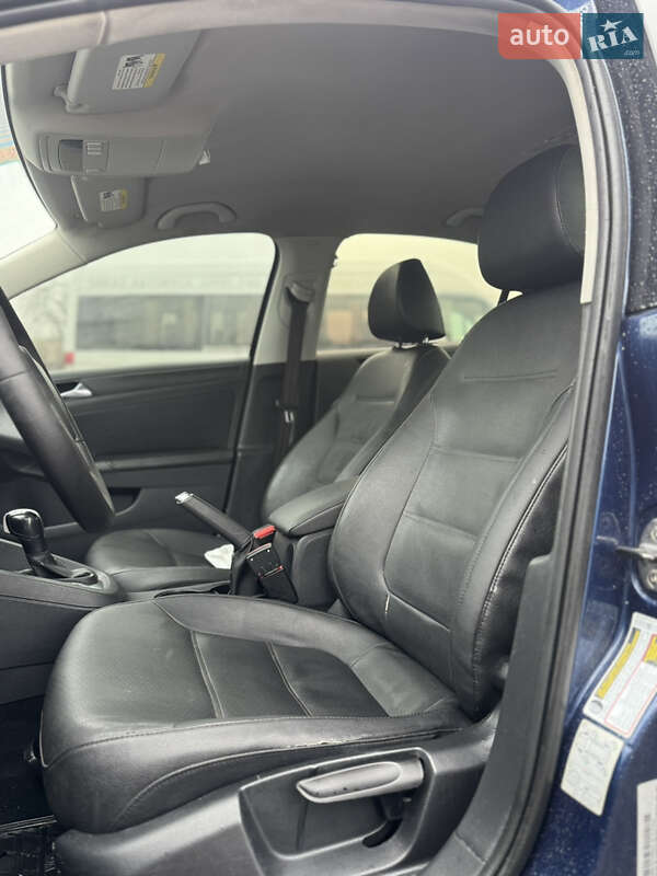 Седан Volkswagen Jetta 2010 в Києві