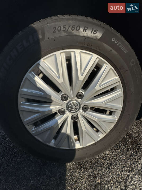 Седан Volkswagen Jetta 2018 в Дніпрі