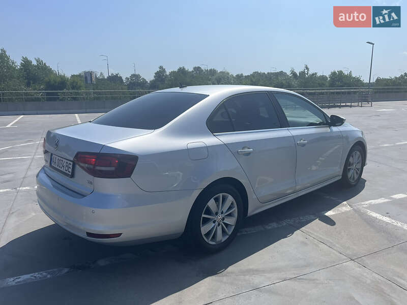 Седан Volkswagen Jetta 2016 в Киеве