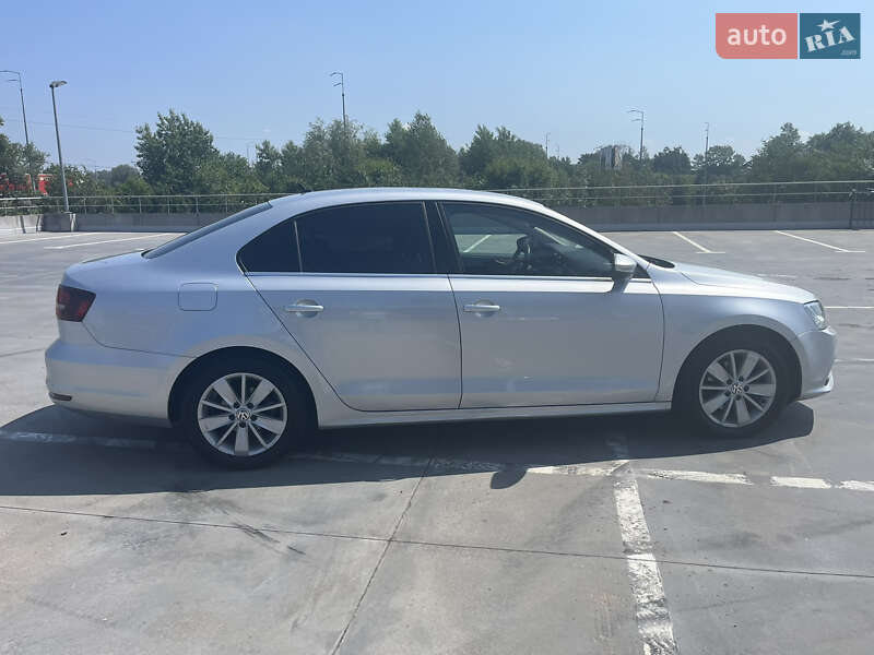 Седан Volkswagen Jetta 2016 в Киеве